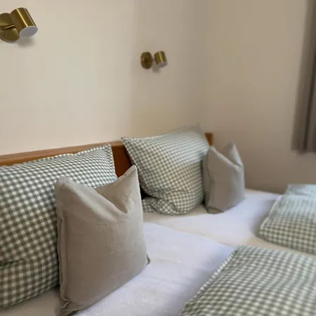 Gaestehaus Hausenbauer * 雷特温克尔