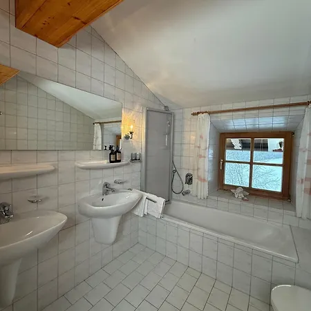 Gaestehaus Hausenbauer *